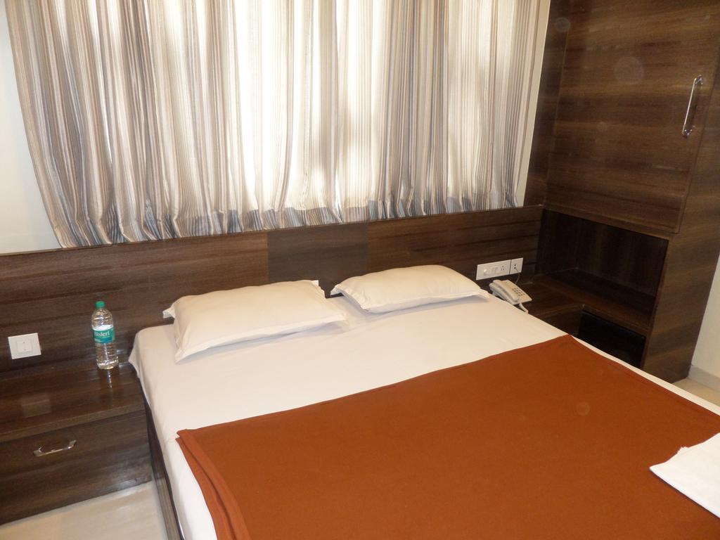 Sai Heera Residency Hotel Shirdi Værelse billede