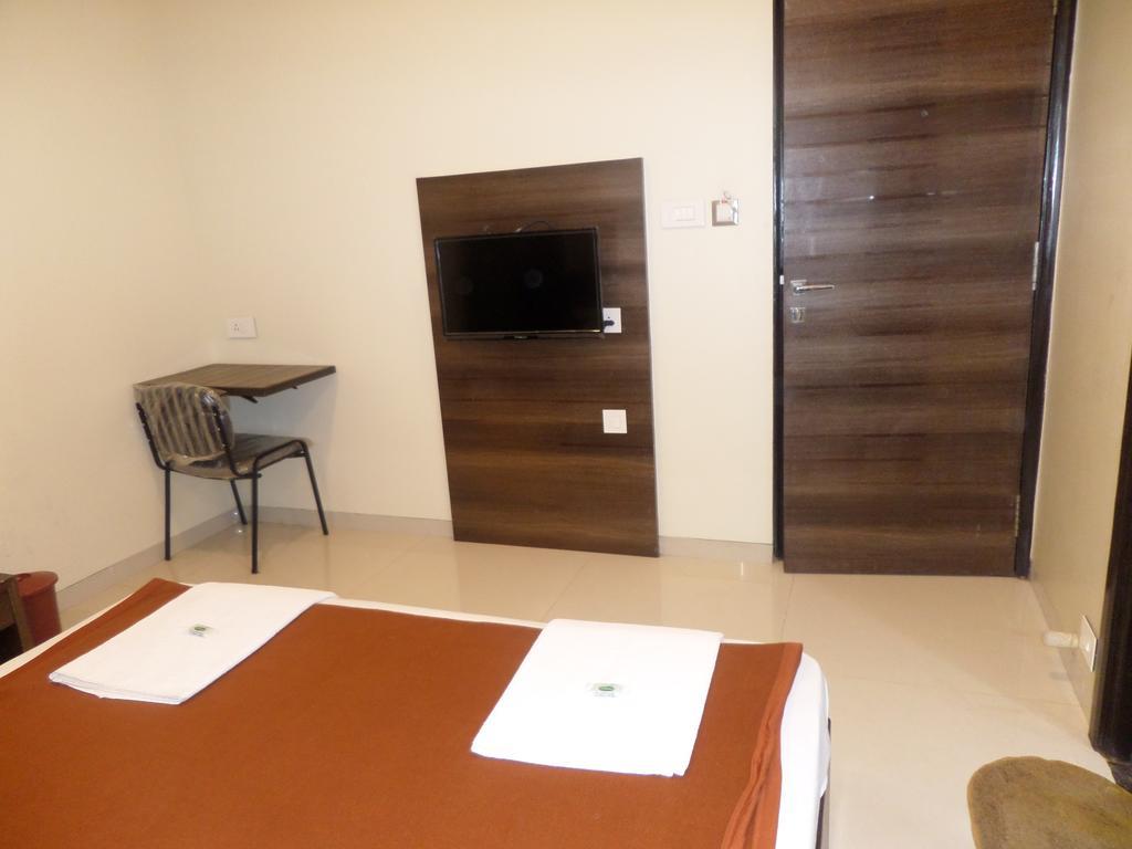 Sai Heera Residency Hotel Shirdi Værelse billede